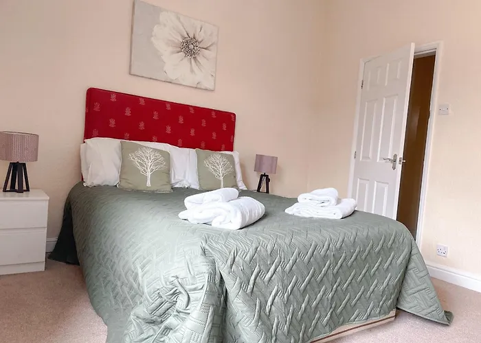 The Warwick - Quaint Victorian Home With Free Parking