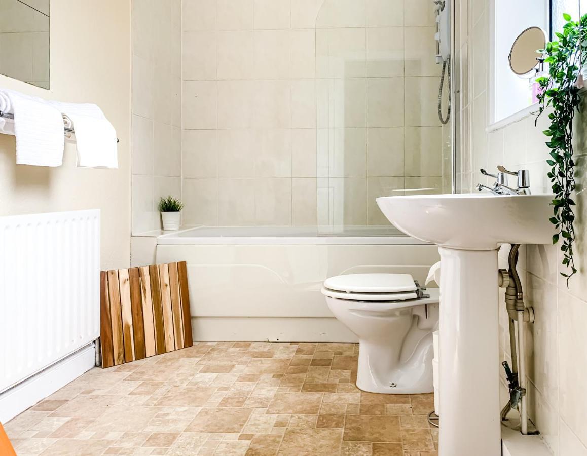 The Warwick - Quaint Victorian With Free Parking Lodge *