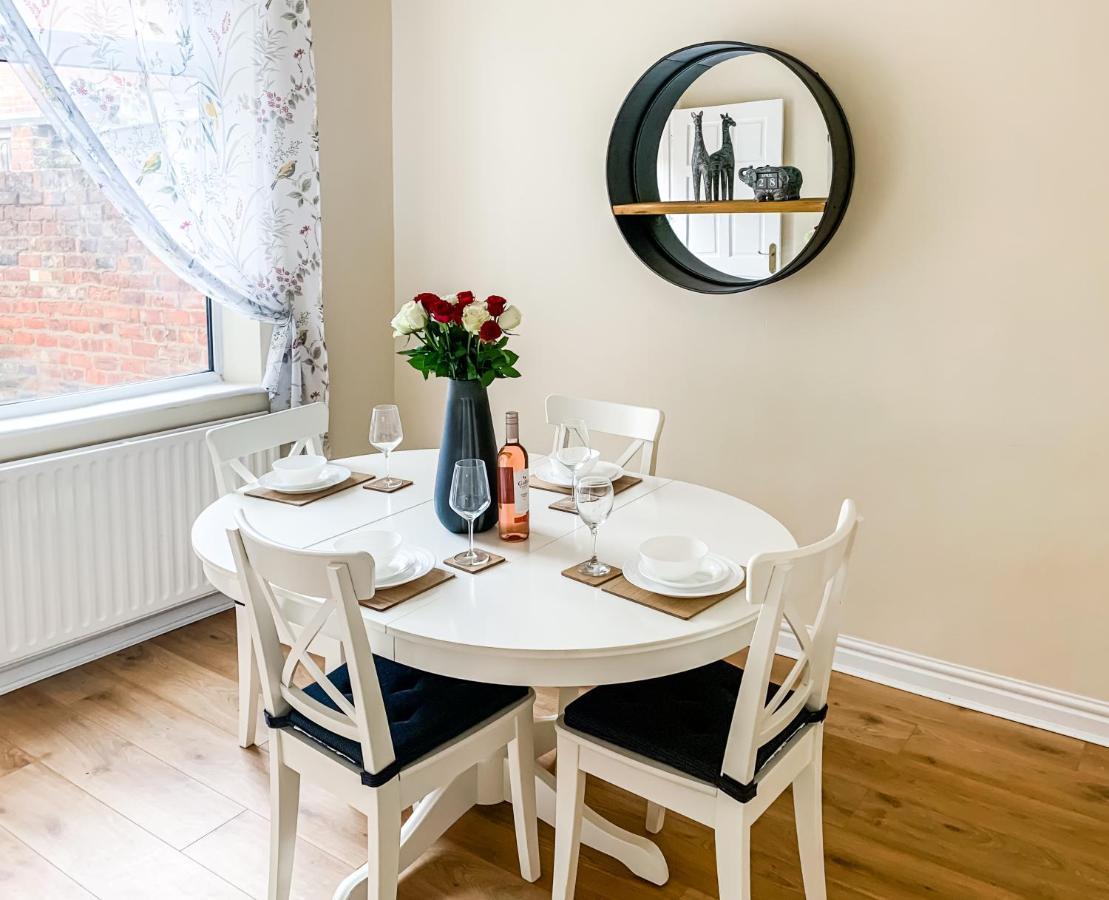 The Warwick - Quaint Victorian With Free Parking Lodge