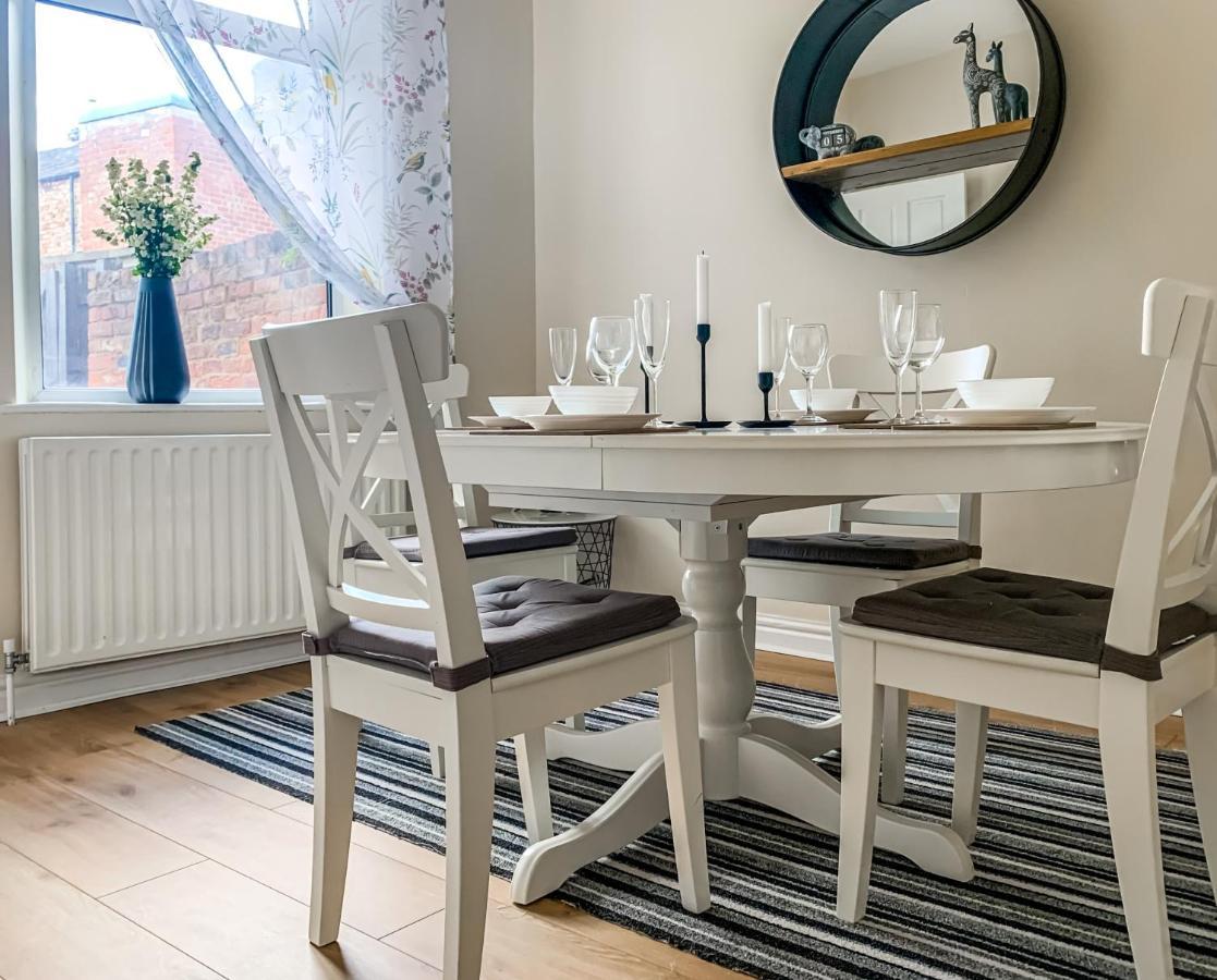 The Warwick - Quaint Victorian With Free Parking Lodge