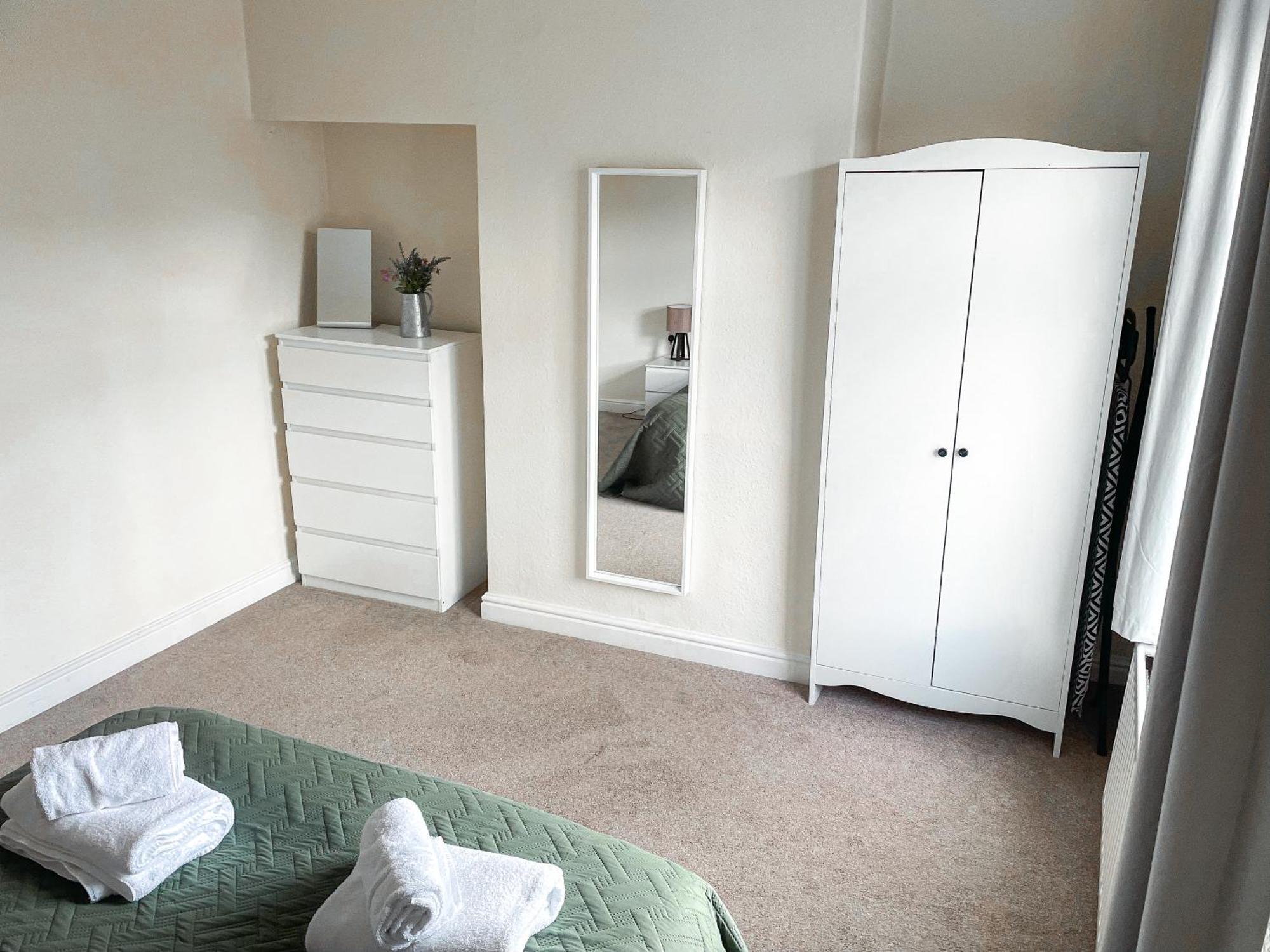 The Warwick - Quaint Victorian With Free Parking York