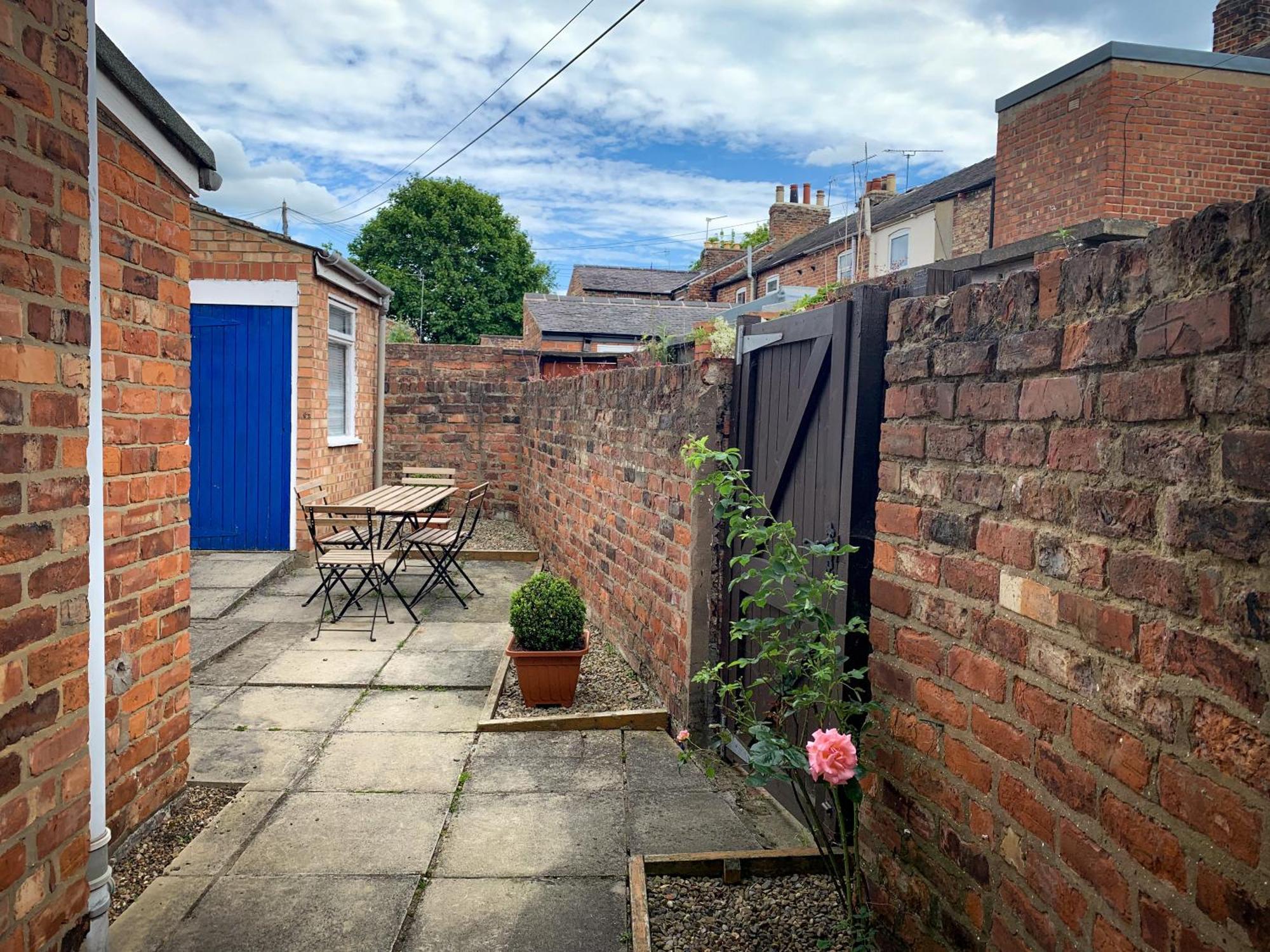 The Warwick - Quaint Victorian With Free Parking Lodge